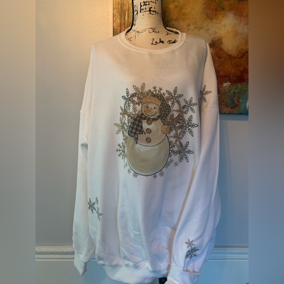 Cozy Snowflake Snowman Crewneck Sweatshirt Sizes S-XL - Picture 1 of 8